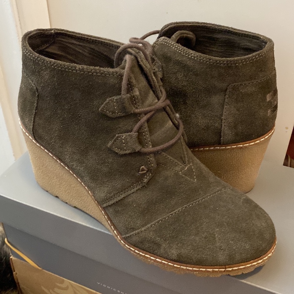 Tom's wedge booties size 8